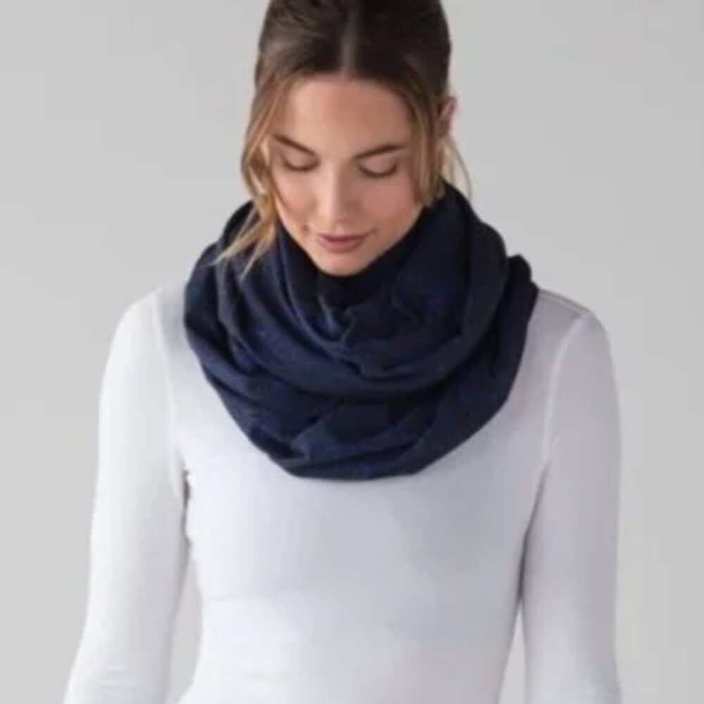 NWOT Lululemon Vinyasa Scarf Jacquard Blue & Black Jet Stream Rulu wrap